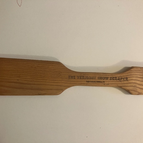 The Vermont Snow Scraper - Oak, 20.1" x 4" x 0.7" Windshield Cleaner - Picture 4 of 9